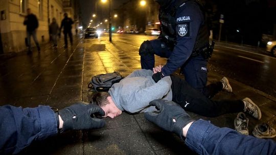 16-latek poturbował kolegę maczetą i gazem. Zobaczył radiowóz i zaczął uciekać.