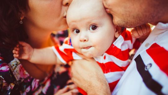 Koniec z 800 plus na każde dziecko. Eksperci chcą wypłacać 200 tysięcy złotych jednorazowo na start