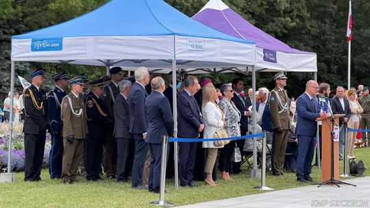 81 lat polskiego Szczecina. Mieszkańcy i służby oddali hołd Pionierom Miasta