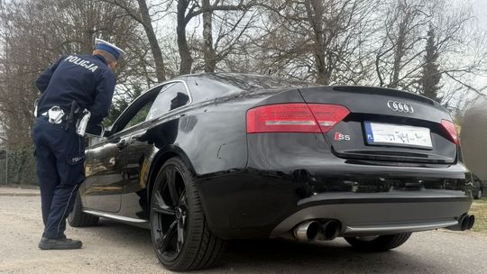 Afera na stacji diagnostycznej. Policja zatrzymała Audi i sprawdza pracę diagnosty