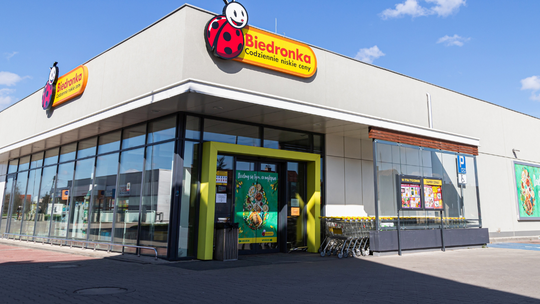 Sieć Biedronka zmienia system parkowania. Co zamiast biletomatów?