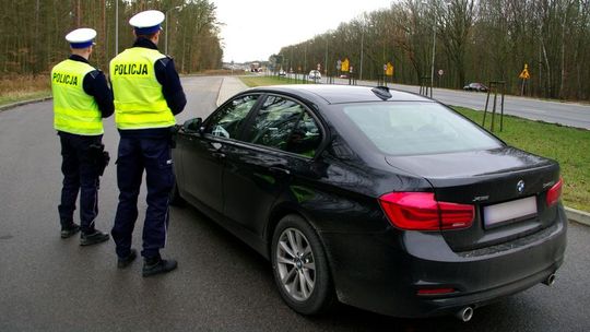 BMW jechał 100 km/h w mieście. Trafił prosto do więzienia