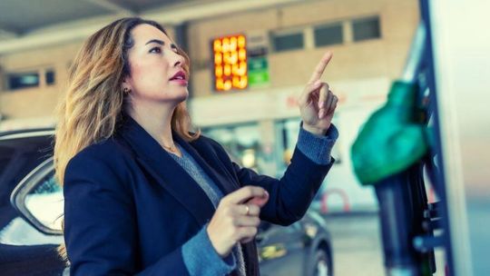 Wielki kryzys naftowy uderza. Wiceminister energii ostrzega przed brakiem rezerw Wielki kryzys naftowy uderza. Wiceminister energii ostrzega przed brakiem rezerw