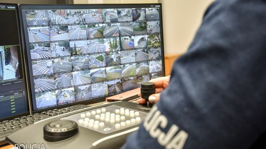 Ciężarówką staranował osobówkę. Policja szuka świadków