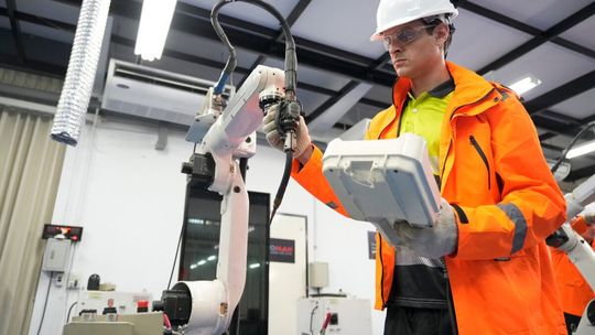 Miliardy na armię: Polacy podzieleni w ocenie SAFE. Co trzeci z nas nie wie, co myśleć.