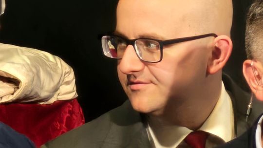 Dariusz Matecki uderza w imigrantów i rząd. Policja przestrzega przed dezinformacją