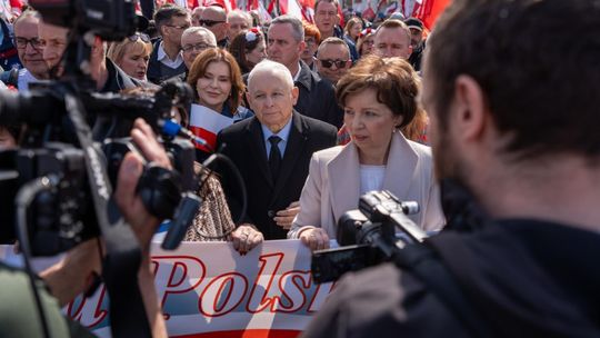 PKW przekaże mniejszą subwencję PiS i Konfederacji. Chodzi o rozliczeni i publiczne pieniądze