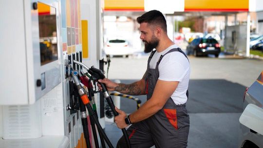 Koniec promocji na stacjach paliw od 1 września: Diesel przekroczy 8 zł, a tankowanie drastycznie podrożeje