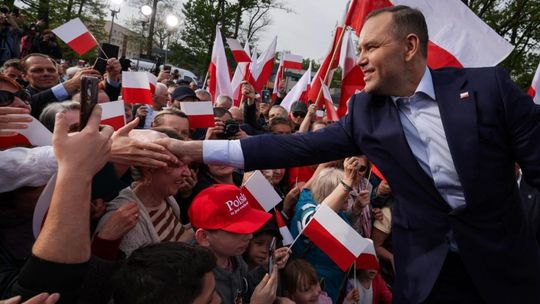 Jedno, czy jednak dwa, a może trzy mieszkania? Karol Nawrocki sam napytał sobie biedy