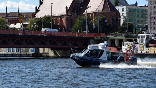 Egzekwują przestrzeganie zakazu bezpośredniego kontaktu z wodami