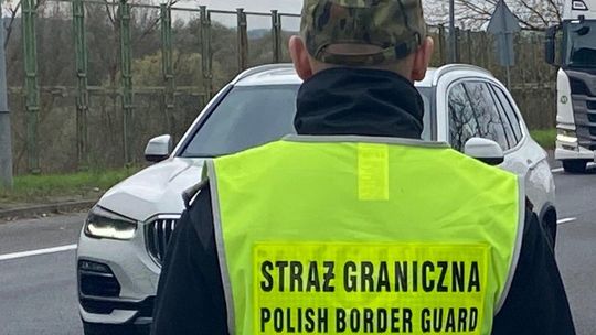 Wielki nalot Straży Granicznej. Fabryka fałszywych zaświadczeń ostatecznie rozbita