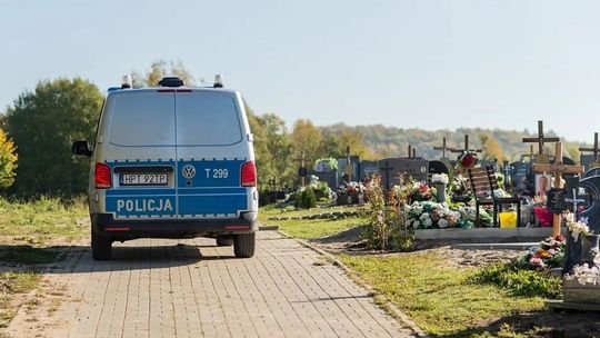 Grabarz usłyszał zarzut bezczeszczenia zwłok