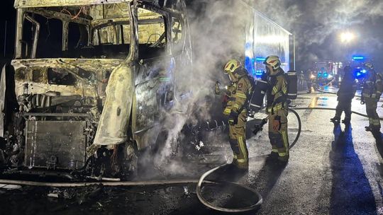 Groźny pożar Scanii. Służby ratunkowe w akcji i próba ustalenie przyczyny pożaru