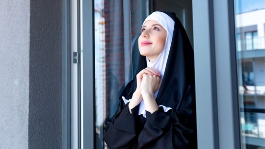 Więcej zarabiają zakonnice czy księża?