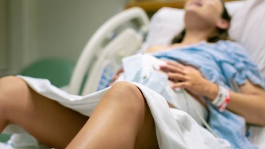 Kobiety boją się rodzić w polskich szpitalach. Ból powszechny
