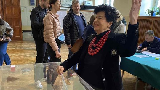 Joanna Senyszyn czuje wiatr w żaglach? Czy czerwonymi koralami