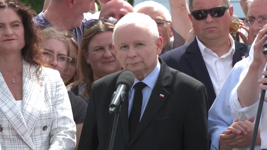 Kaczyński w Rosówku o sytuacji na granicy i spotkaniu z Hołownią