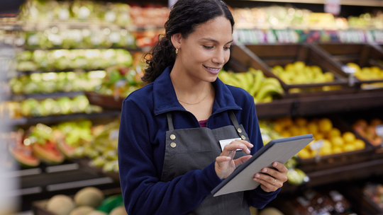 Flaga kraju przy cenie owoców i warzyw. Nie będą nabijać nas w butelkę?