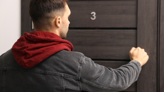 Komornik już tyle nie zabierze. Pensje lepiej chronione od tego roku