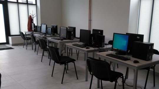Komputery dla uczniów uciekających przed wojną