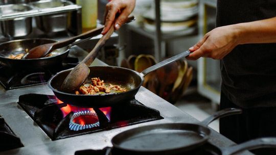 Droższy gaz w Polsce? Ministerstwo zapowiada możliwe podwyżki cen paliwa błękitnego w tym roku