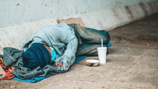 Koszmar bezdomnego. Czterech młodych oprawców stanie przed sądem