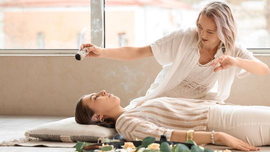 „Pozbywał się” raka lampą i wahadełkiem. Sąd skazał "uzdrowiciela"