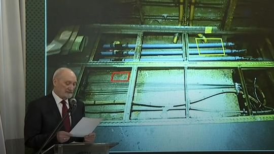 Macierewicz przedstawia swój raport smoleński. Mówi o dwóch wybuchach