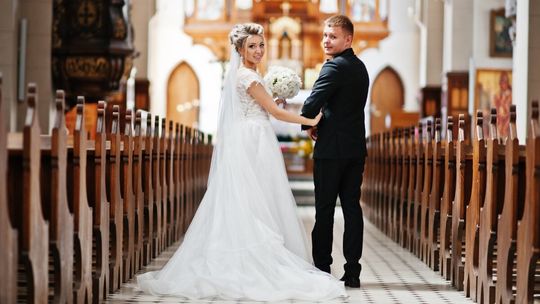 To koniec ery wielkich wesel? Polacy coraz rzadziej mówią „tak” i zwlekają z decyzją o ślubie To koniec ery wielkich wesel? Polacy coraz rzadziej mówią „tak” i zwlekają z decyzją o ślubie