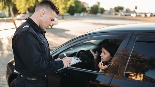 Czy warto nie przyjąć mandatu od policjanta?