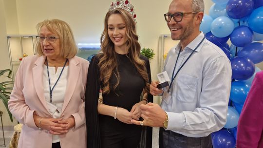 Miss Polski i pierścień w Hospicjum  Królowej Apostołów w Tanowie