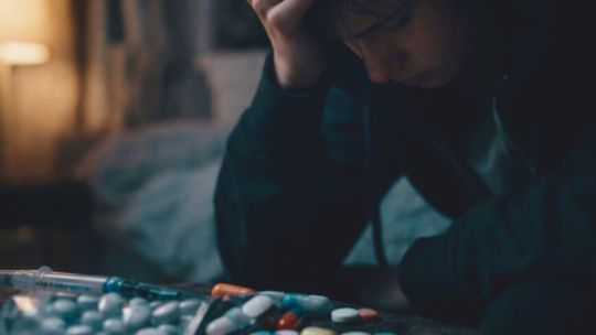 Apteczna pułapka. Opioidy i leki uspokajające nową plagą w szkołach oraz drastyczny wzrost zatruć Apteczna pułapka. Opioidy i leki uspokajające nową plagą w szkołach oraz drastyczny wzrost zatruć