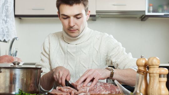 Polacy wybierają mięso, a moda na wege przegrywa. Tradycja silniejsza od trendów