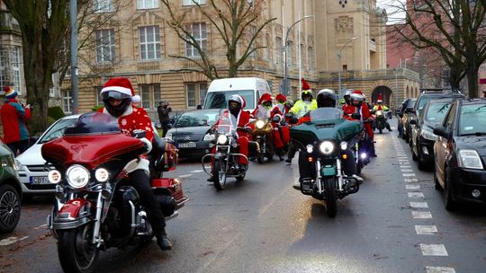 Motomikołaje w Szczecinie zawieźli dzieciom prezenty