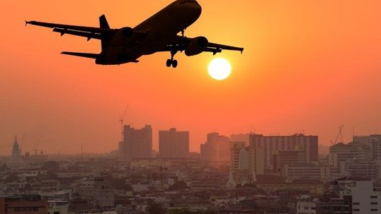 Ewakuacja tysięcy Polaków z Bliskiego Wschodu. MSZ ostrzega przed skrajnym ryzykiem i eskalacją