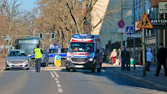 Naćpany omal nie rozjechał citroenem pieszego na pasach. Zdradziły go białe grudki w nosie