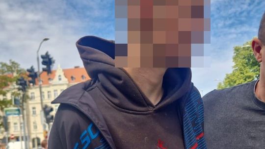 Nagrany przez monitoring. Skradziony rower odzyskany, sprawca w rękach policji