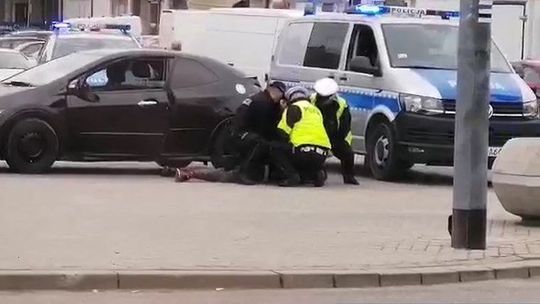 Nastolatkowie uciekali przed policją. Tłumaczyli się z zawartości bagażnika