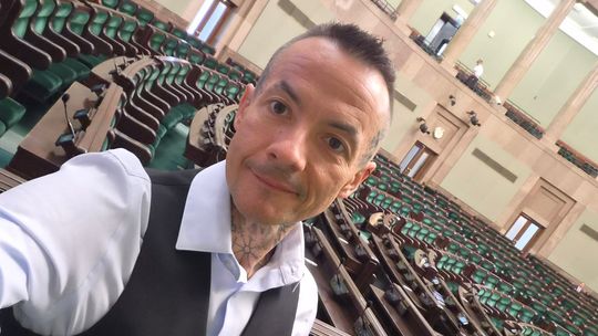 Brak Rzecznika Praw Nauczyciela w Polsce. Marcin Józefaciuk podaje swój prywatny numer telefonu