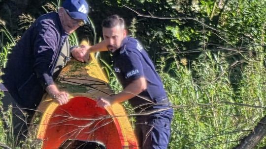 Niebezpieczna pułapka pod wodą o mały włos od tragedii. Niezwykły przebieg akcji na rzece