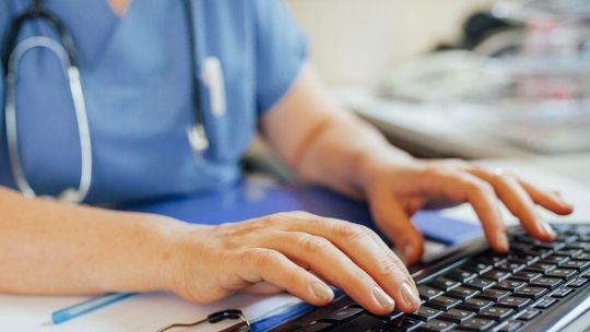 Cyberatak na system MyDr i wyciek PESEL-i. Śledczy i UODO wyjaśniają sprawę danych 19 mln osób