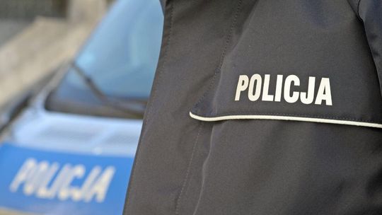 Tak nożem uderzył w policjantkę, że złamał nóż
