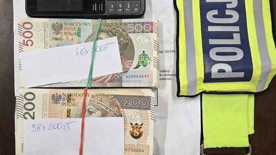 Odbierak ukradł seniorce te 50 tys. zł. Kryminalni ze Szczecina udaremnili oszustwo