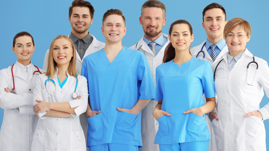 Zarobki lekarzy będą niższe? Pomysł na zmianę systemu ochrony zdrowia