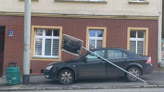 Orkan Nadia nadal szaleje w Szczecinie. Tak wygląda sytuacja w mieście