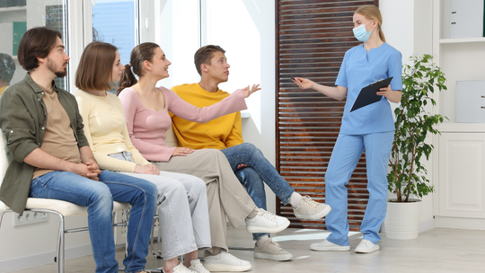 Raport grozy w ochronie zdrowia. Tysiące Polaków nie może dostać się do lekarza