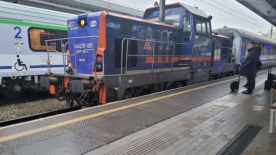 Paraliż na torach w regionie: Lód wciąż blokuje pociągi do Szczecina [RAPORT]