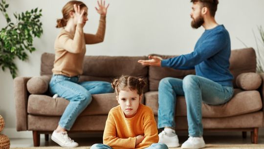 Kłótnie o pieniądze w rodzinie. Jak rosnące koszty życia niszczą nasze relacje domowe Kłótnie o pieniądze w rodzinie. Jak rosnące koszty życia niszczą nasze relacje domowe