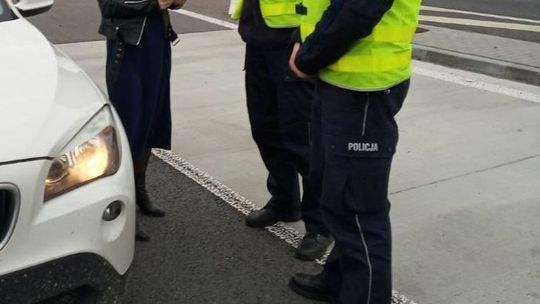 Pijana z audi rzuciła się na policjantów