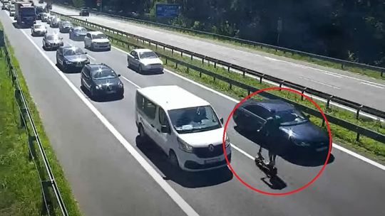 Pijany na autostradzie jechał hulajnogą pod prąd [WIDEO]